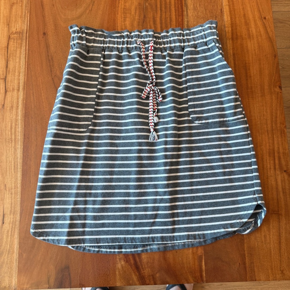 Jacey Lane Boutique Women's Gray/White Striped Paper Bag Knit Skirt Size XL